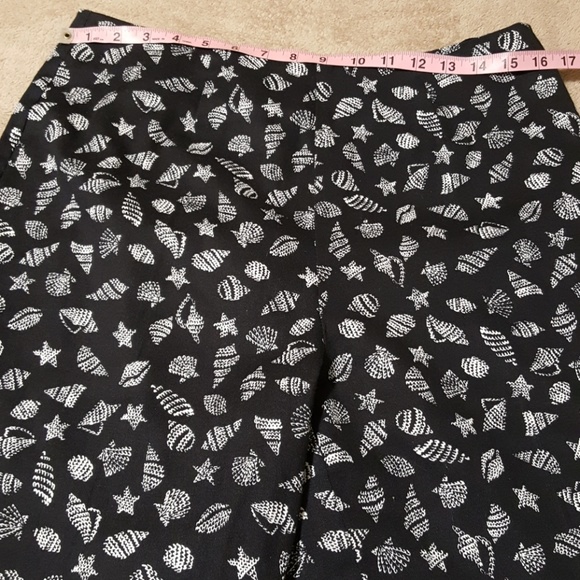 Bamboo Traders Shell Motif Ankle/Cropped Pants. 10 - Picture 4 of 8